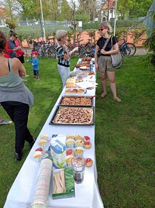LSC Hockey Förderverein Saisonauftakt 2024, Anhockeln, Kuchenbuffet